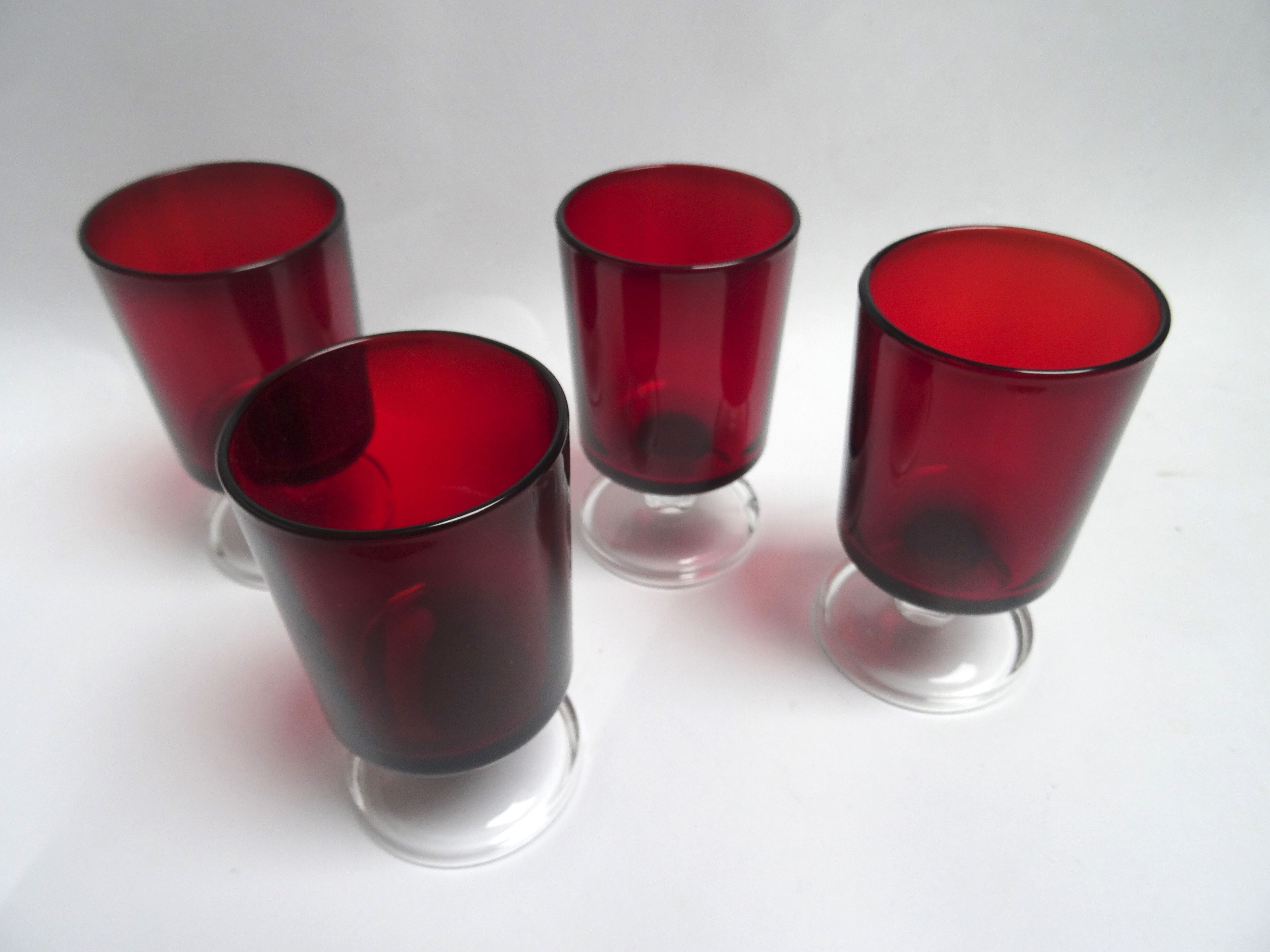 4 Cavalier glasses ruby with white wine