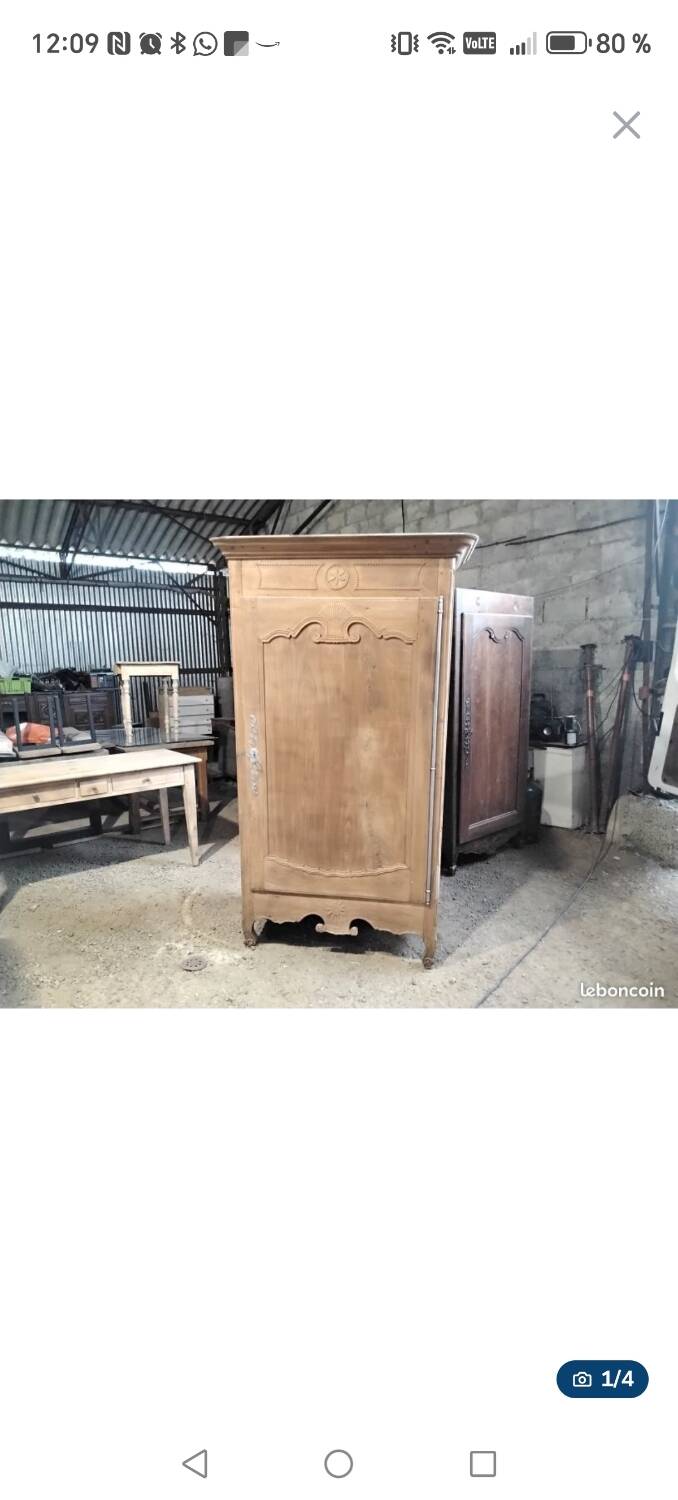 Parisian bonnetière wardrobe