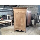 Parisian bonnetière wardrobe