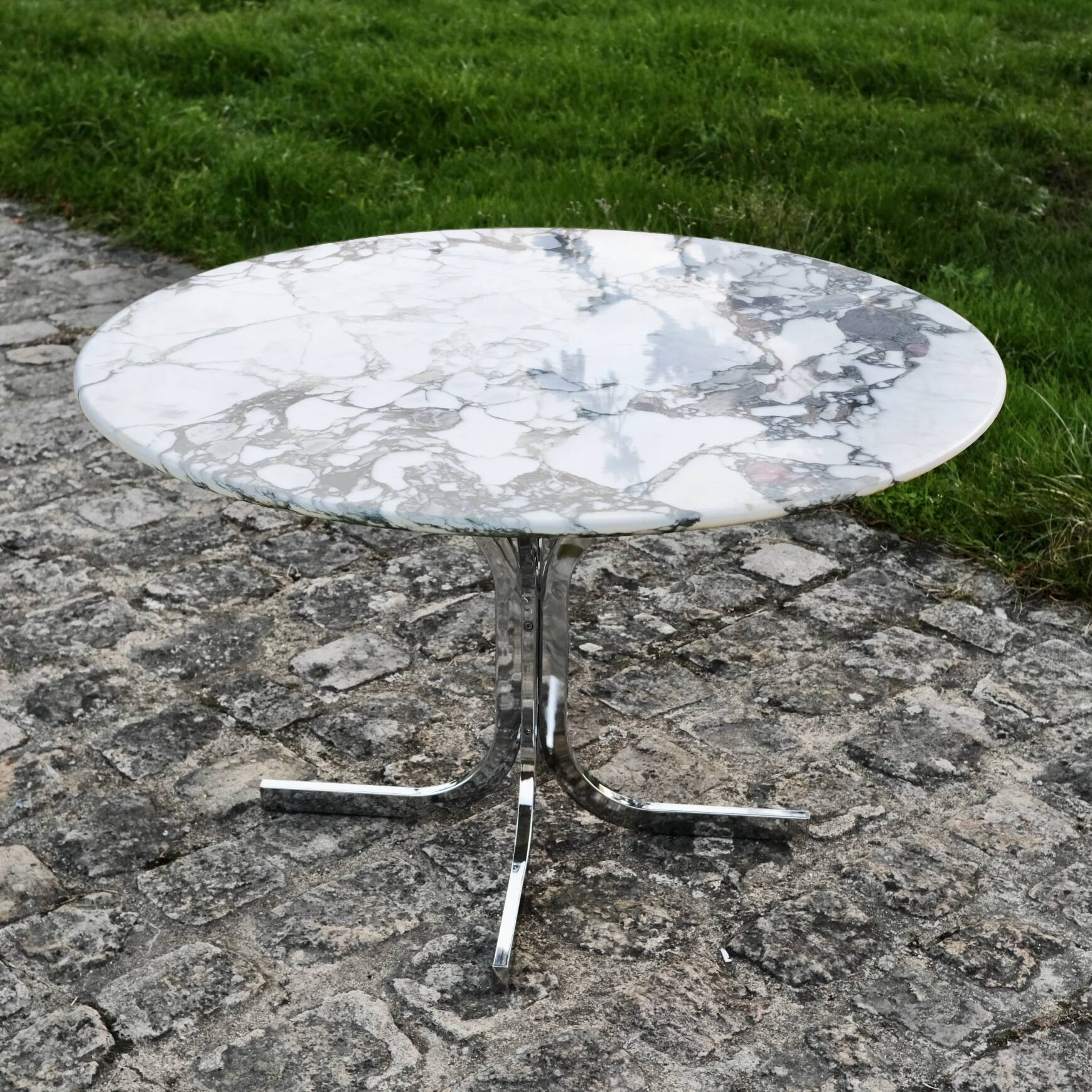 Medici Breccia marble dining table, Italy, 1970s