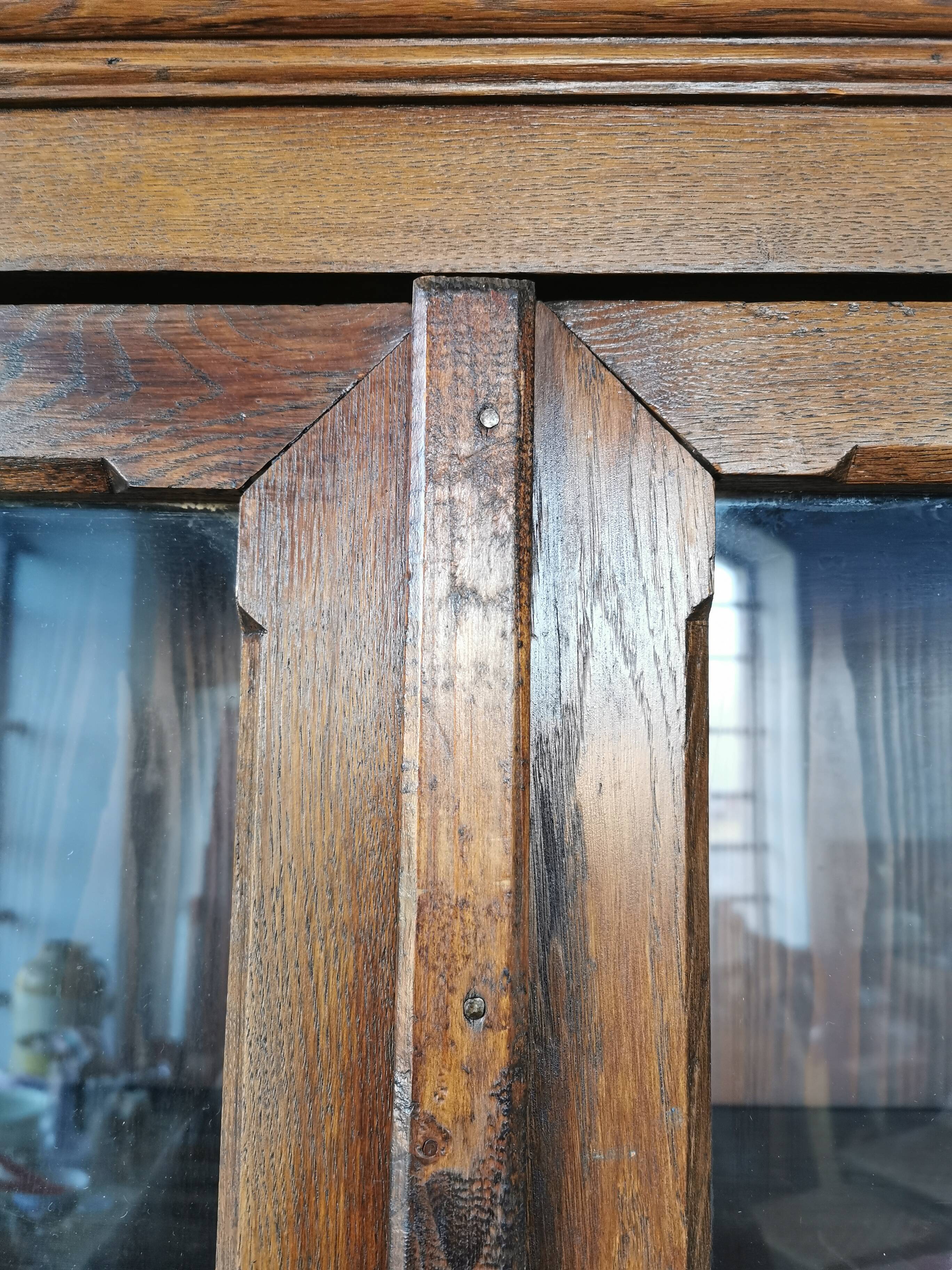 Library, wooden showcase