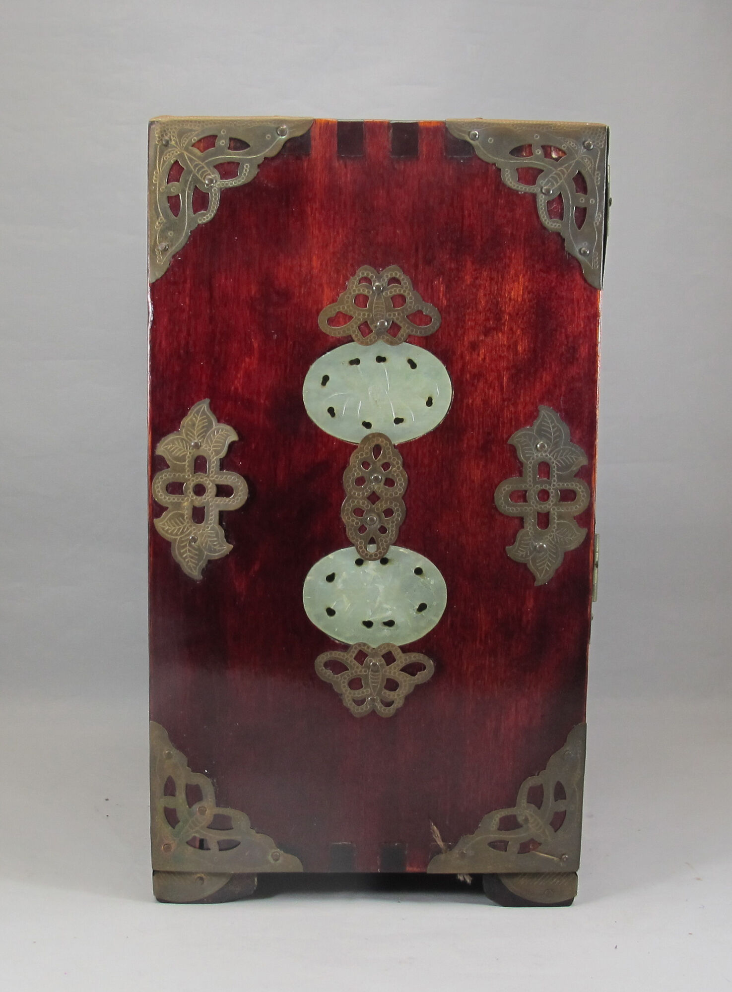 large Wooden Chinese jewelry box decorated with jade plates n°2