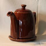 Vintage bistro teapot and two cups