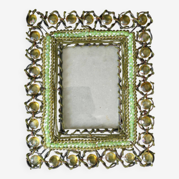 Photo frame on tripod with green and yellow beads (Uraline?)