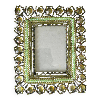 Photo frame on tripod with green and yellow beads (Uraline?)