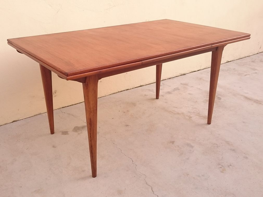 Scandinavian table in teak with  extensions