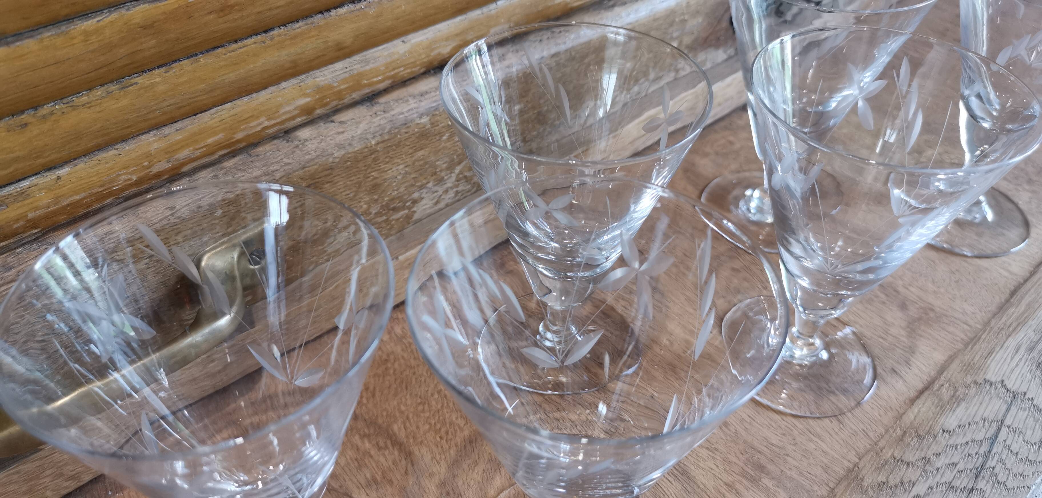 6 old stemmed glasses in chiseled blown glass 60/70