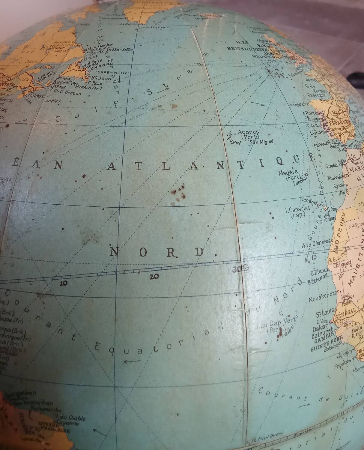 Old terrestrial globe world map Taride metal feet