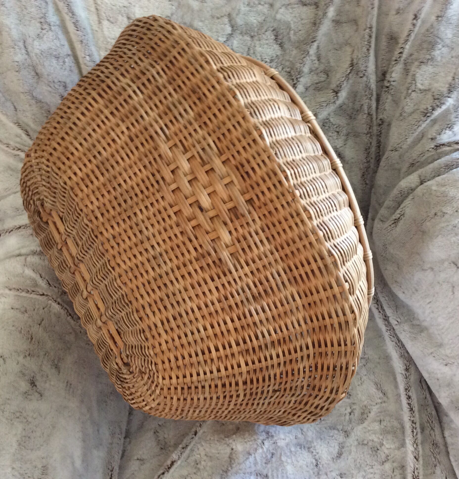 Atypical rattan panière - vintage
