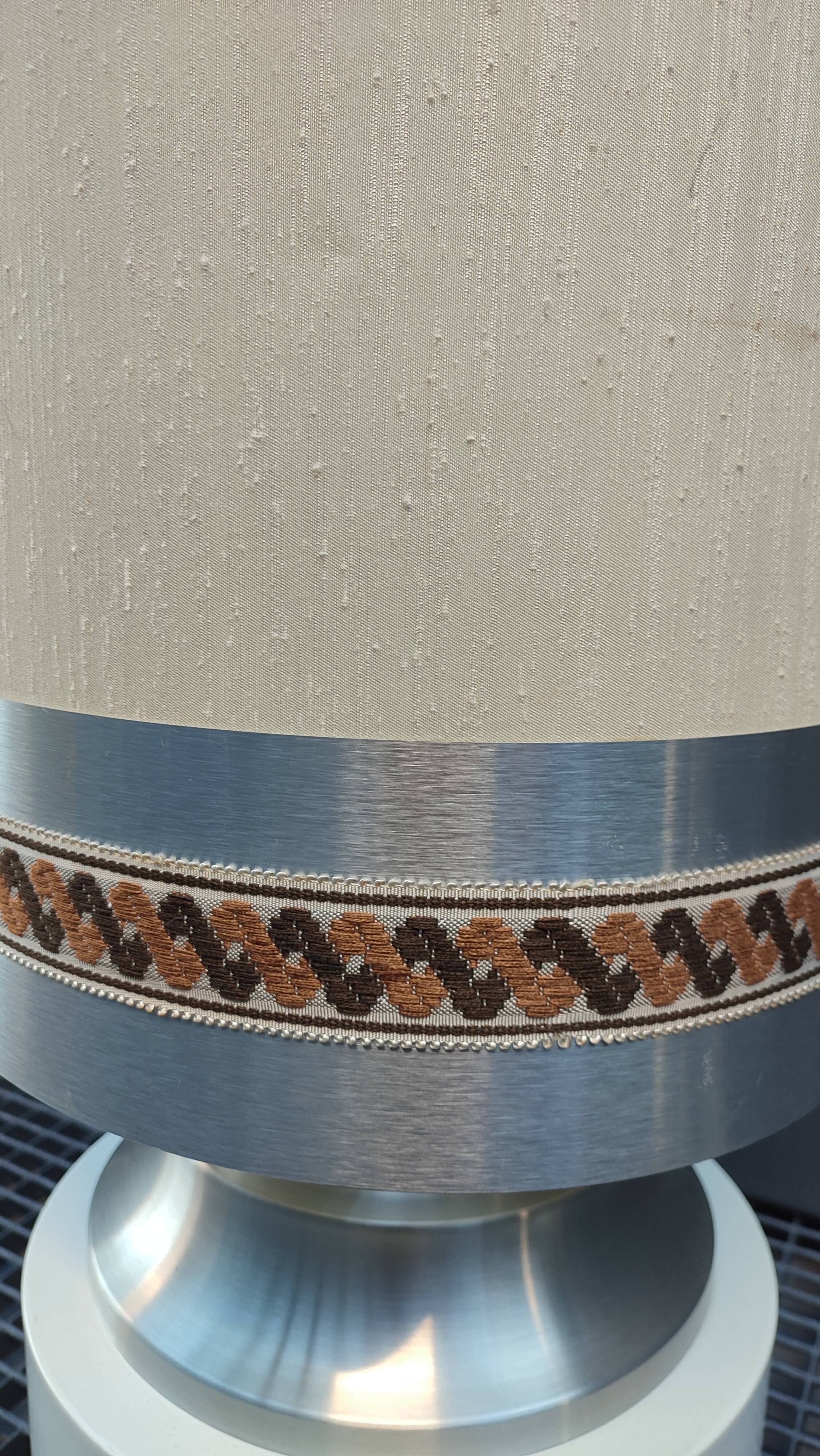 Lampe de parquet cylindrique en aluminium