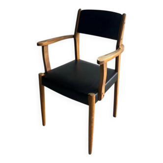 Set of 2 vintage beech wood armchairs with black skai upholstery — mid-century modern