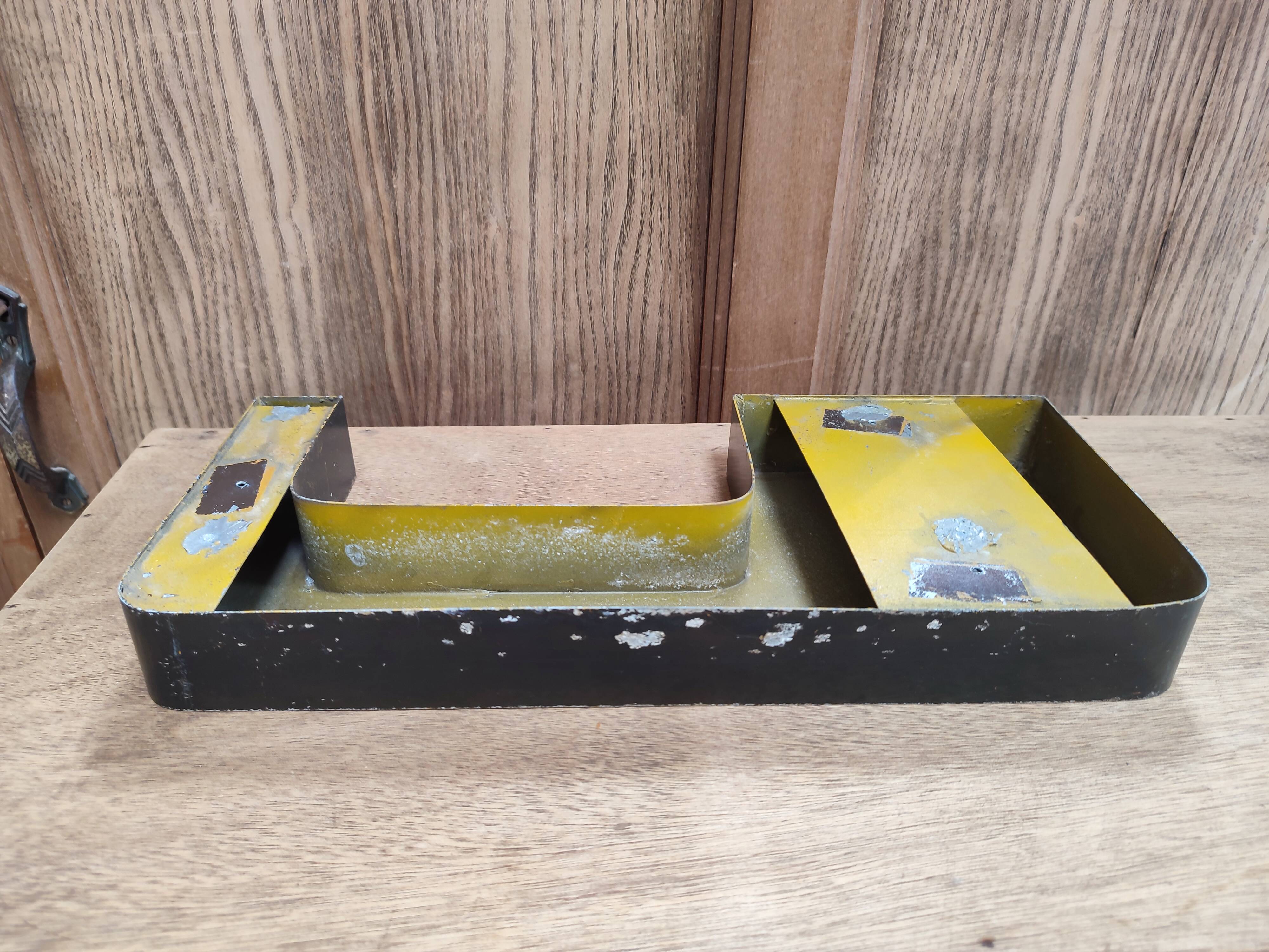 Vintage sign letter U