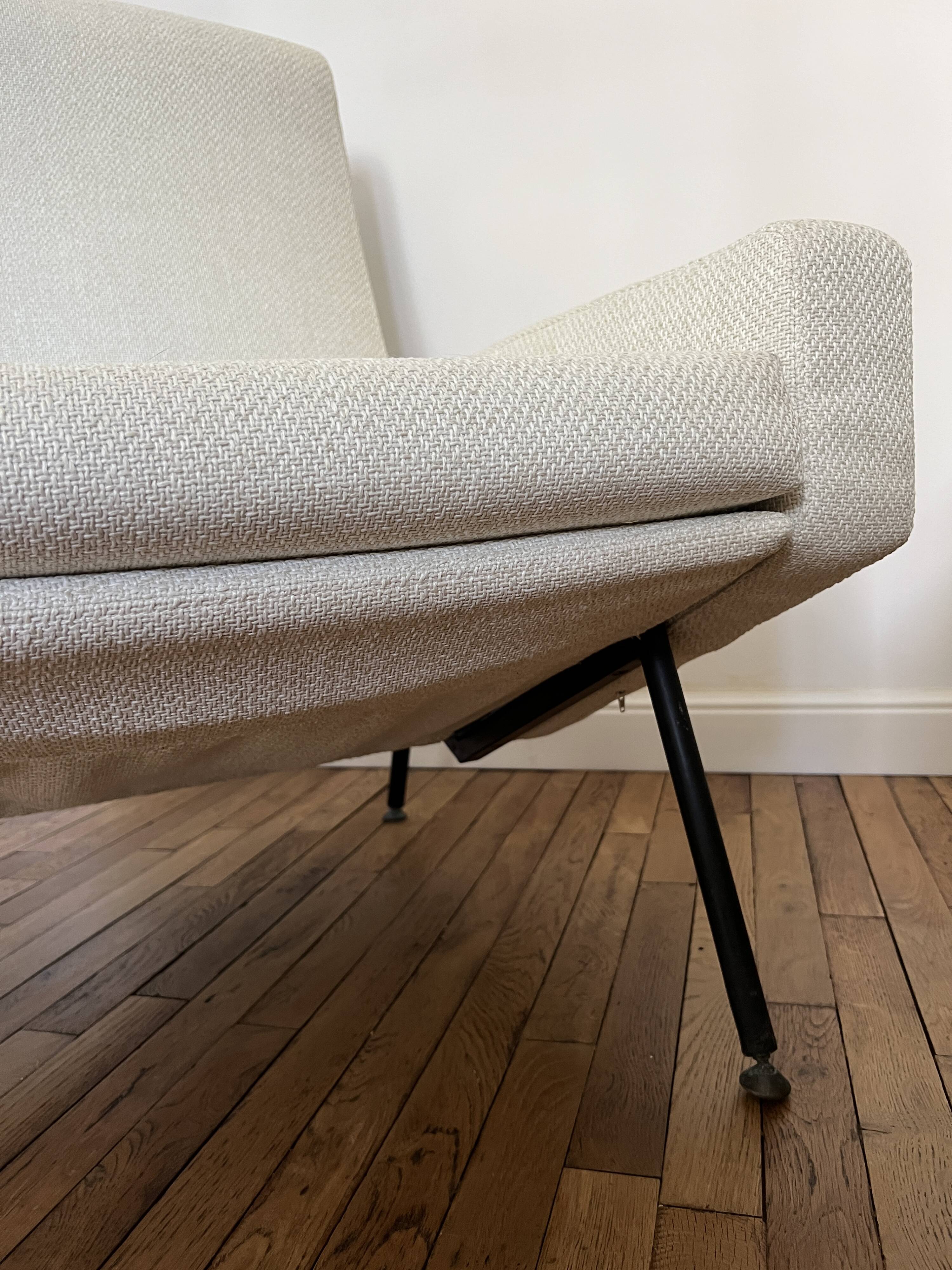 Pair of "Troïka" armchairs by Pierre Guariche, Airborne. Reupholstered 2026.