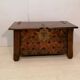 Coffre en bois sculpté de style gothique