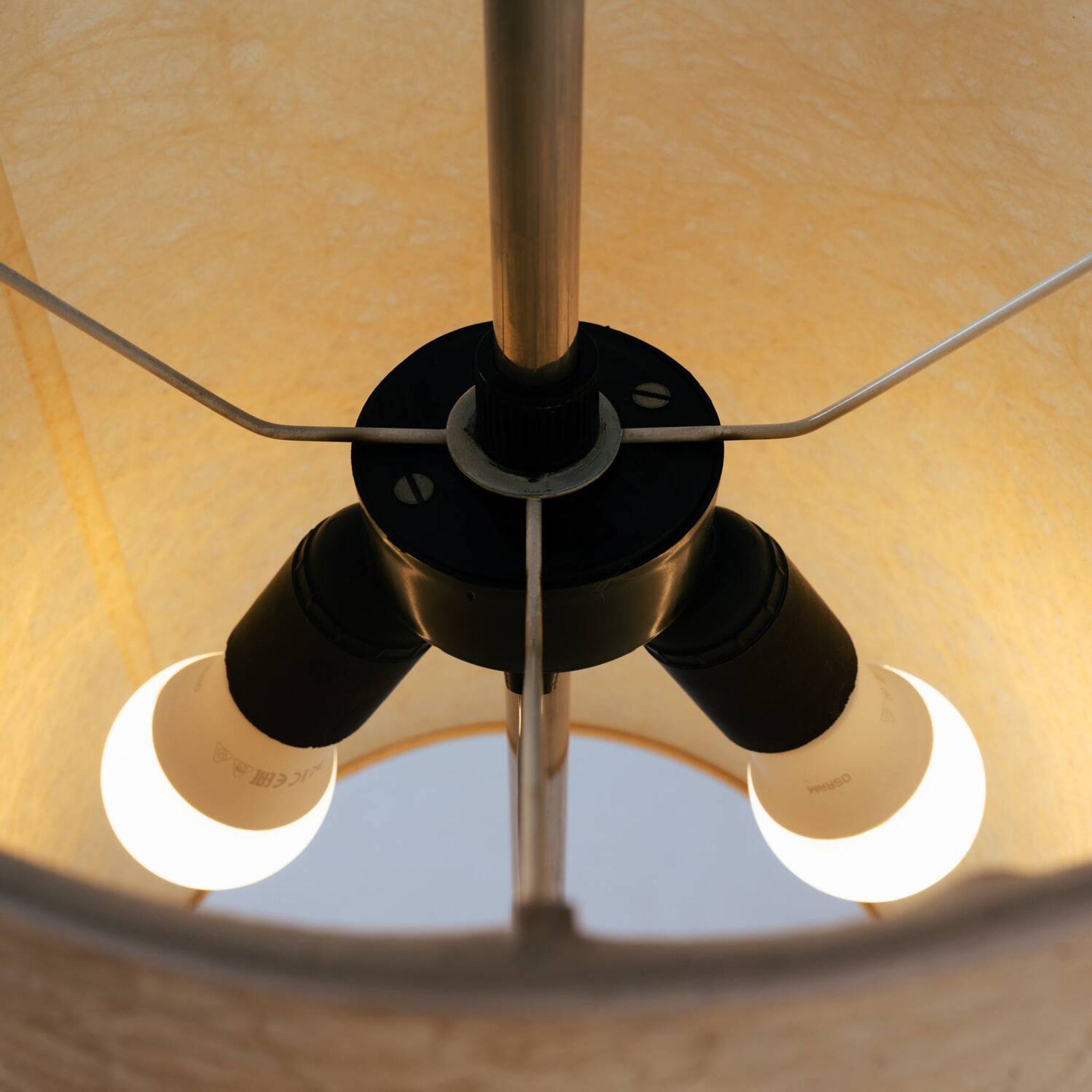 Lampadaire réglable en hauteur en résine et métal, années 1960