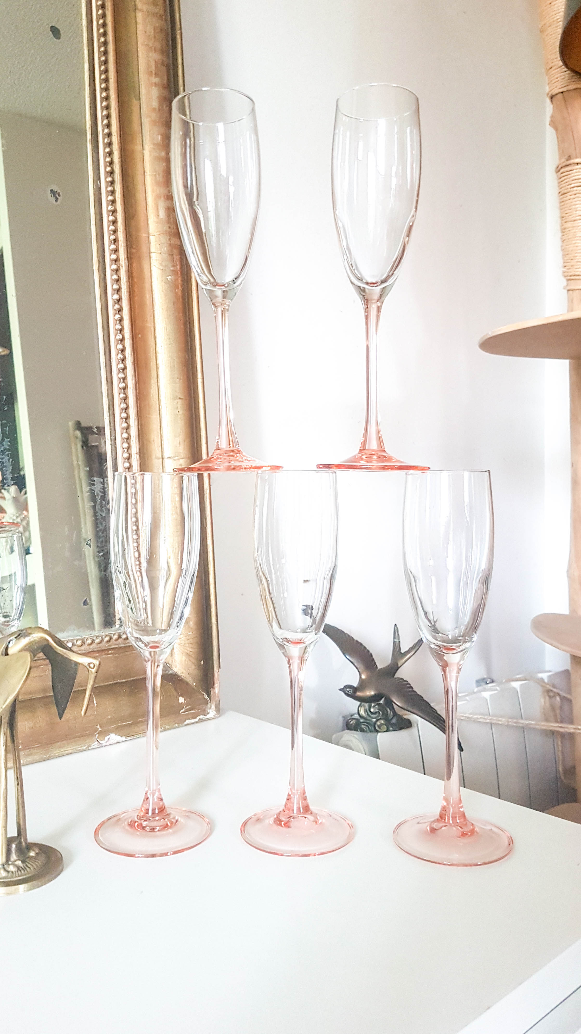 Lot of 5 cristal pink champagne flutes from arques-durand