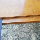 House Regain elm table with two extensions