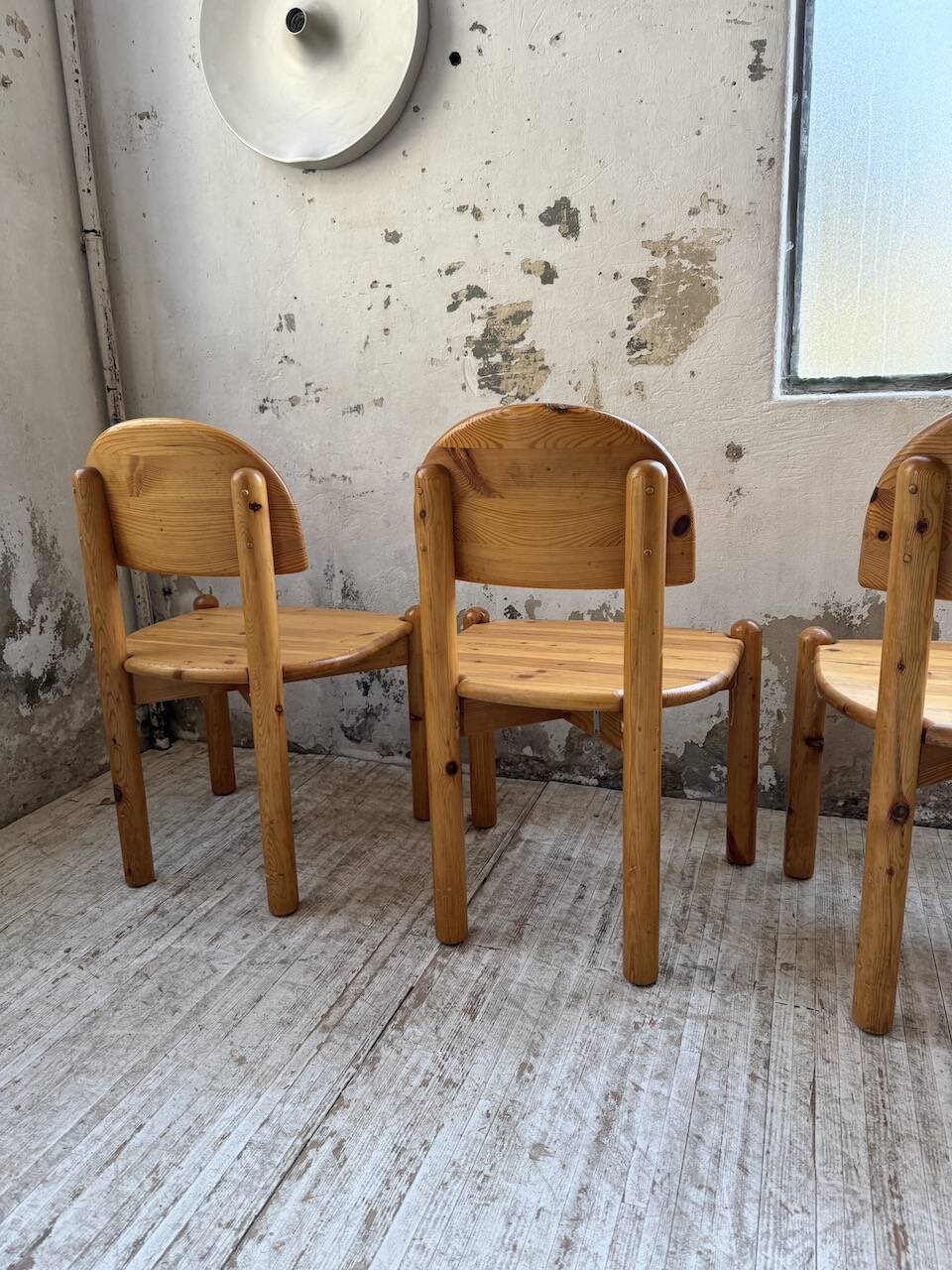 Set of 4 Daumiller pine chairs