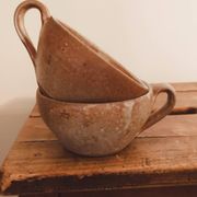 Duo de tasses anciennes en grès