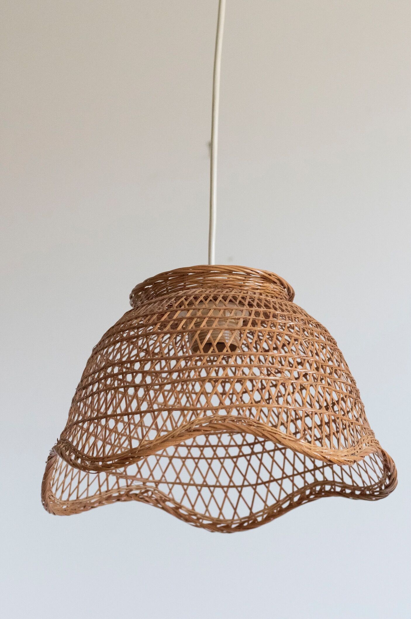 Suspension en osier vintage