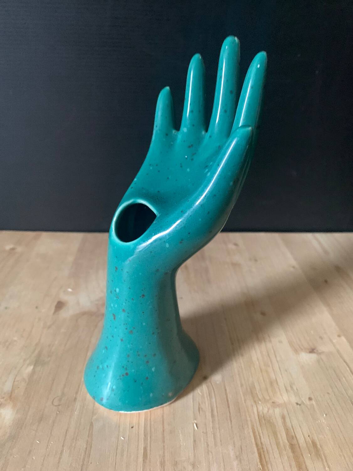 Green ceramic hand soliflore ring sizer