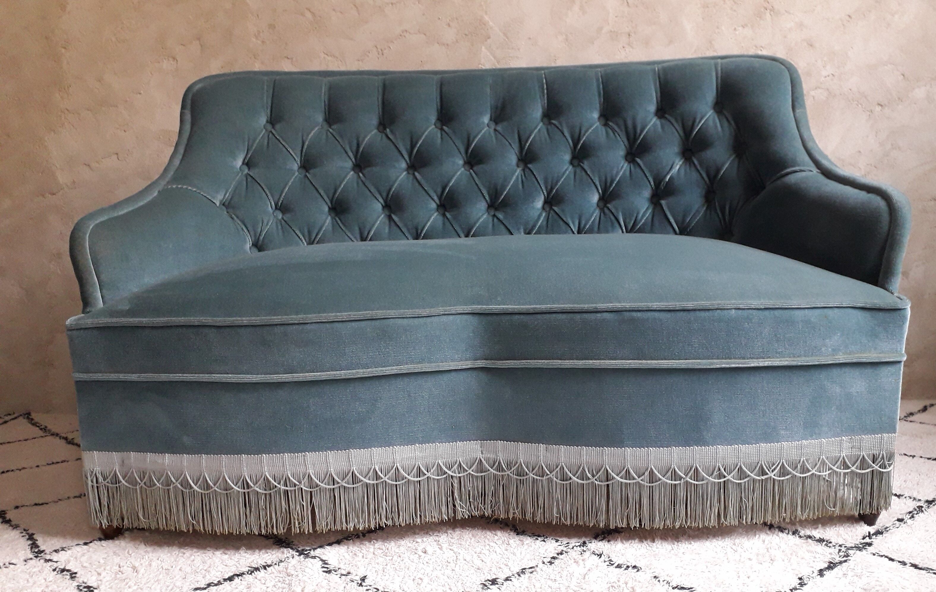 Blue velvet toad sofa