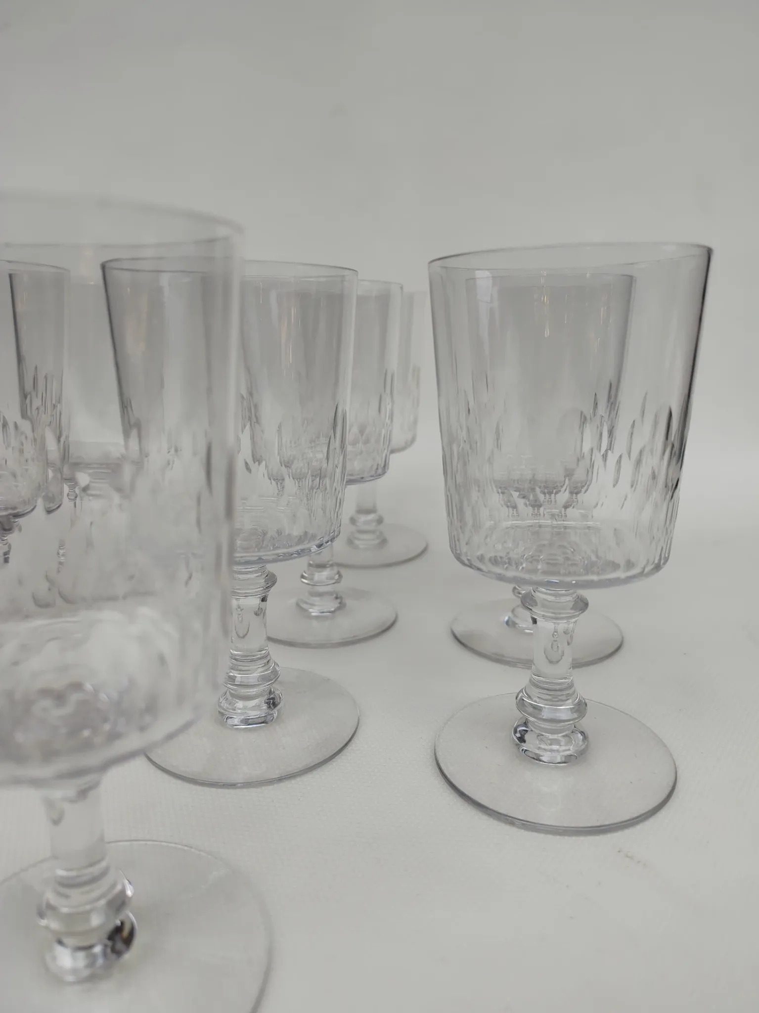8 grands verres en cristal de Baccarat, modèle Champigny.