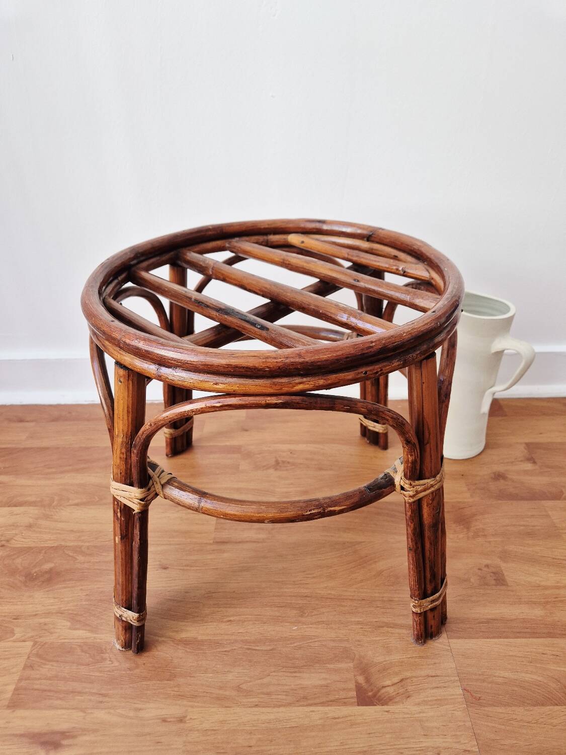Rattan stool/plant stand - Vintage