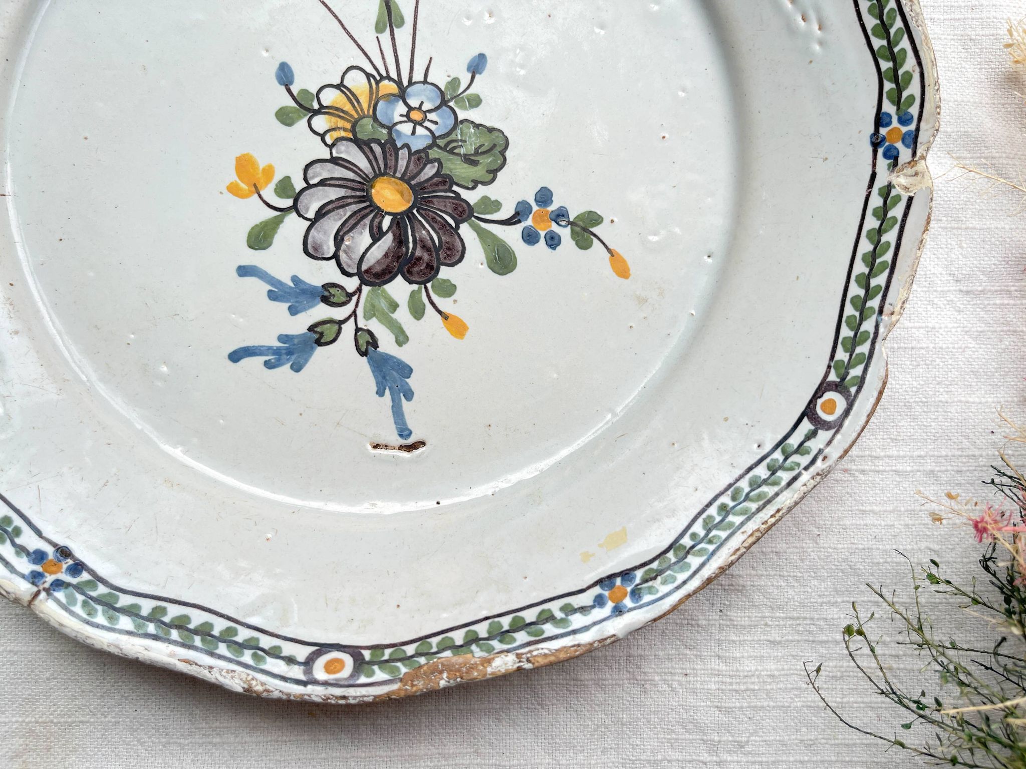 Ancienne Assiette Faïence Française XVIIIème NEVERS motif fleuri