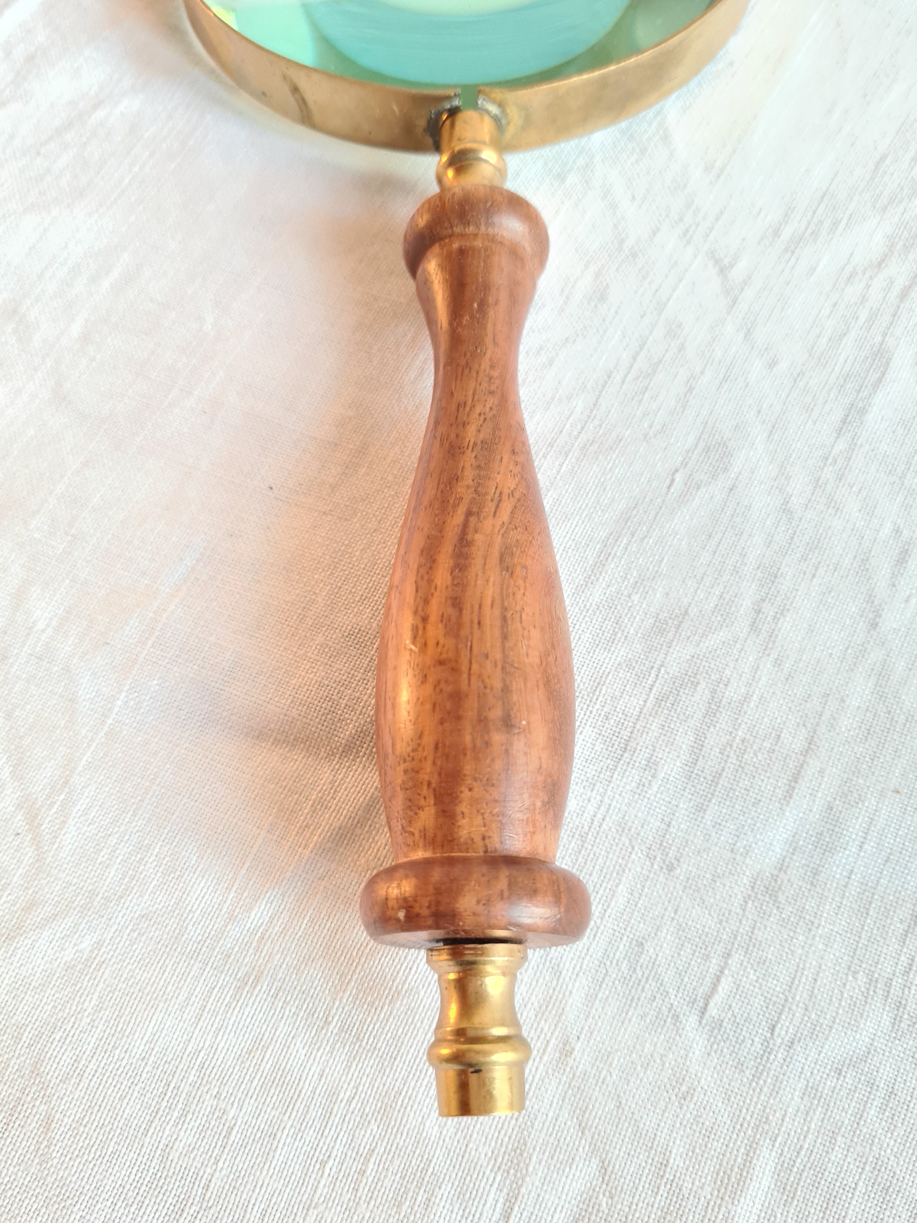 Loupé old wood and brass