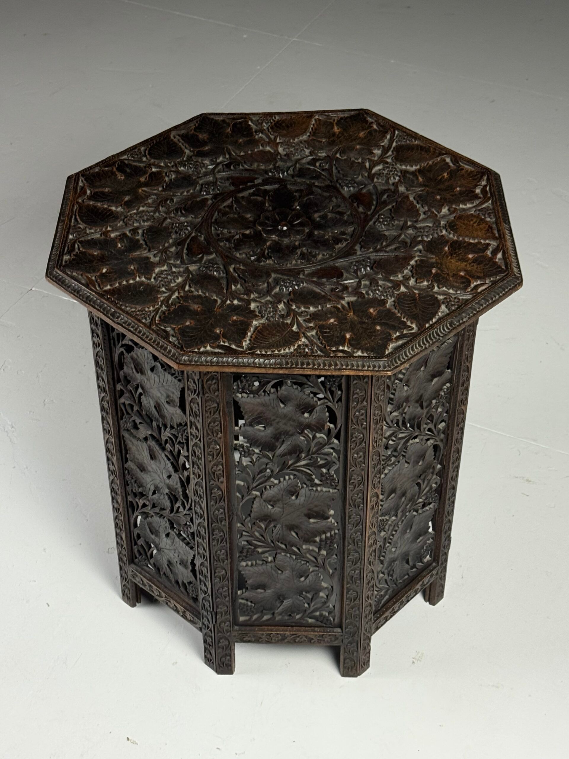 Table d'appoint anglo-indienne du 19e siècle
