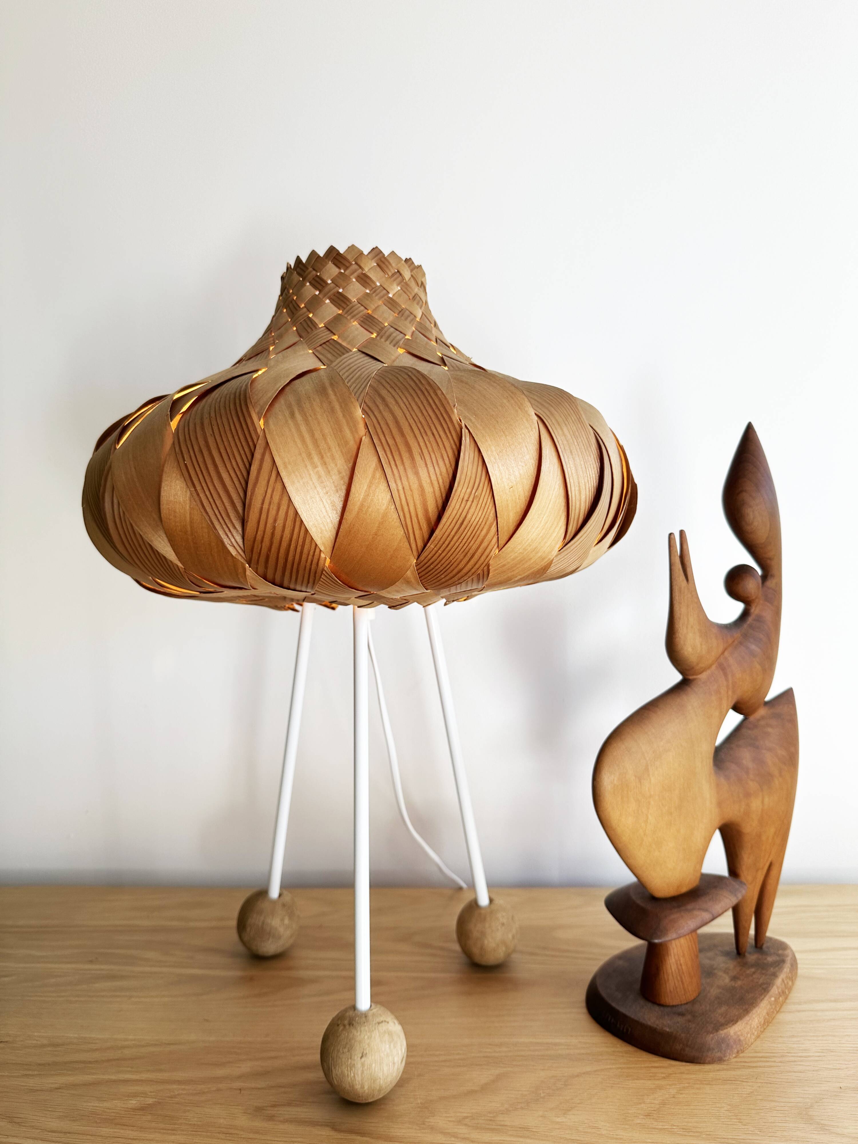 Large tripod mood lamp