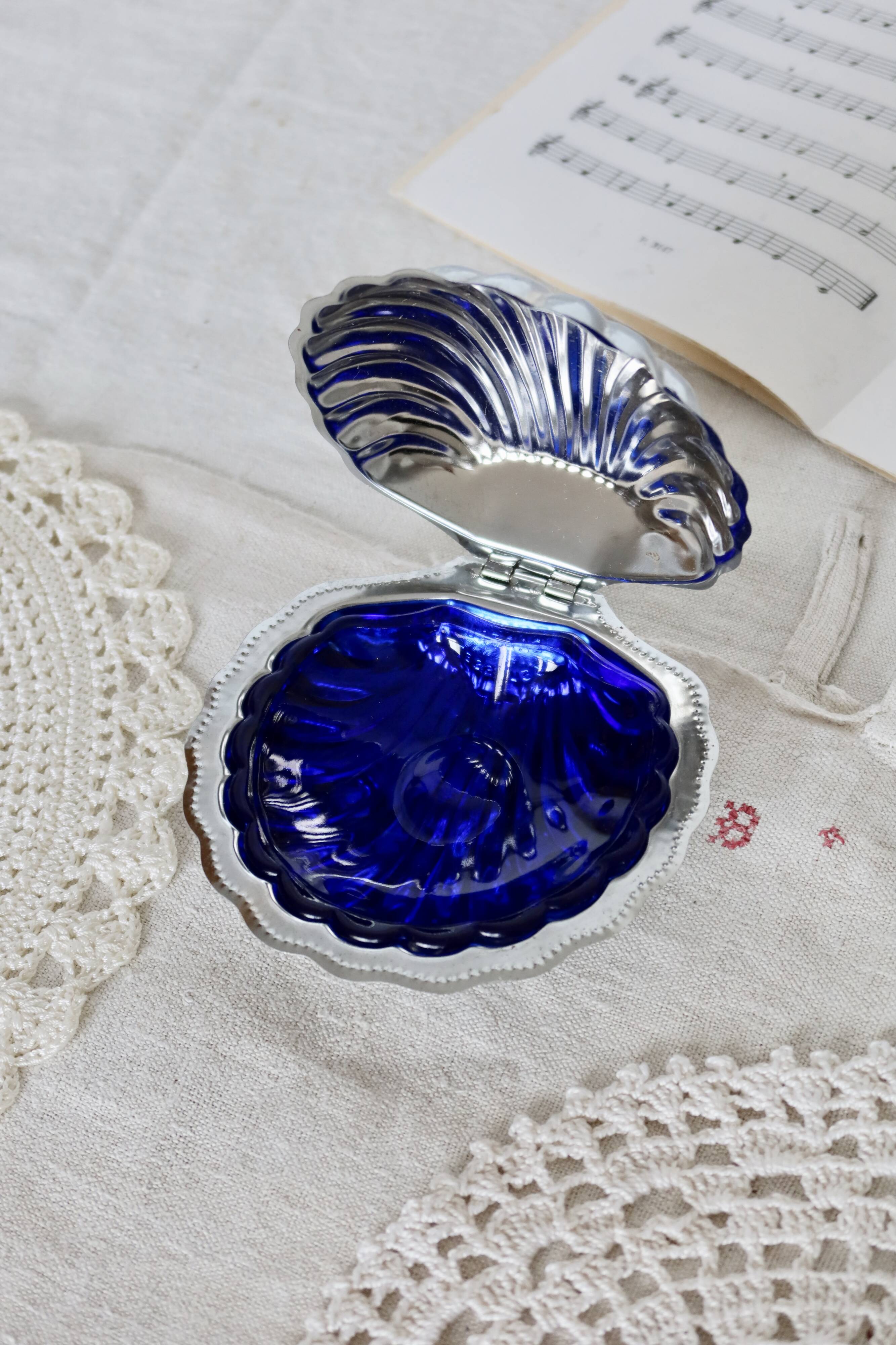 Vintage shell butter dish from the 1970s