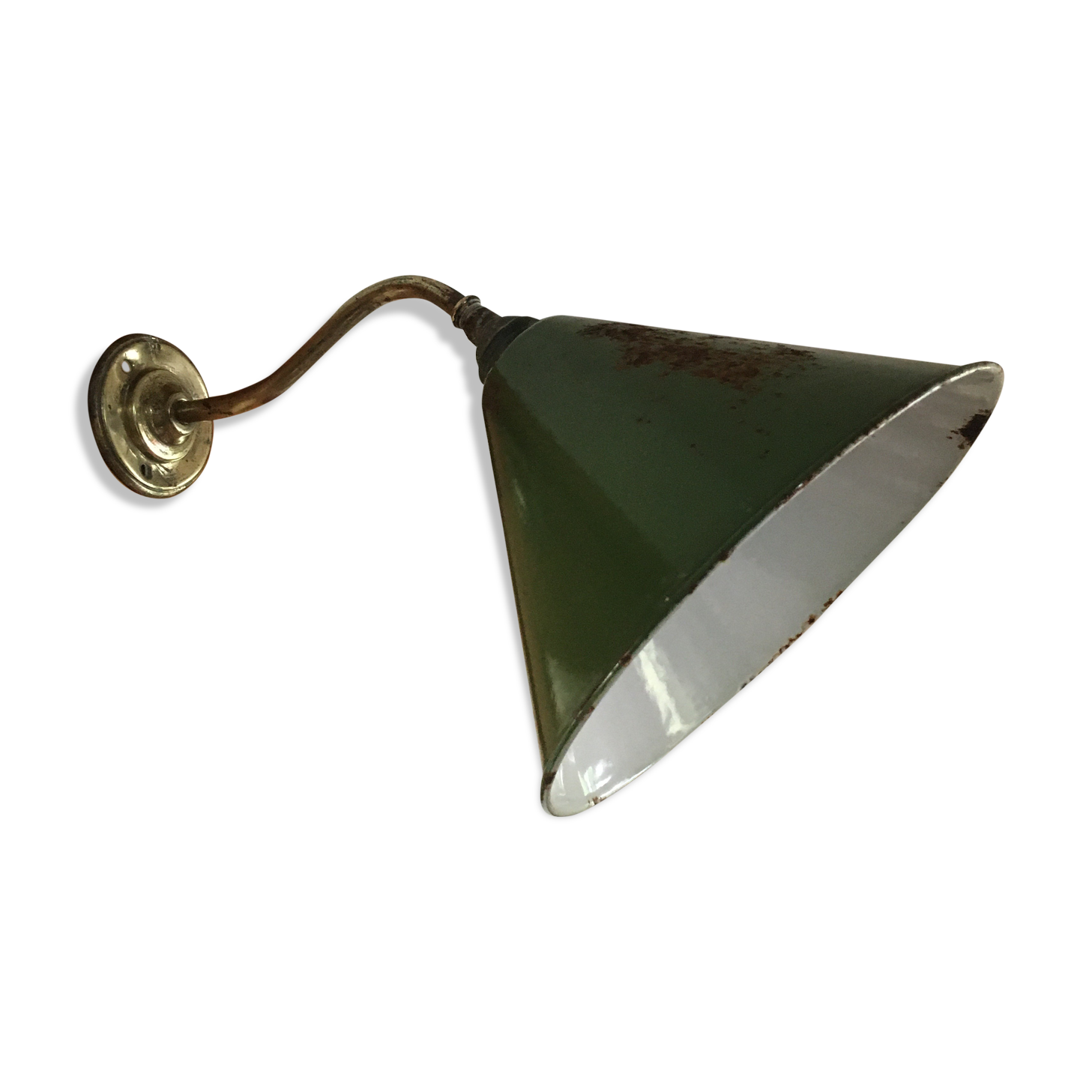 Enamelled sheet metal wall light