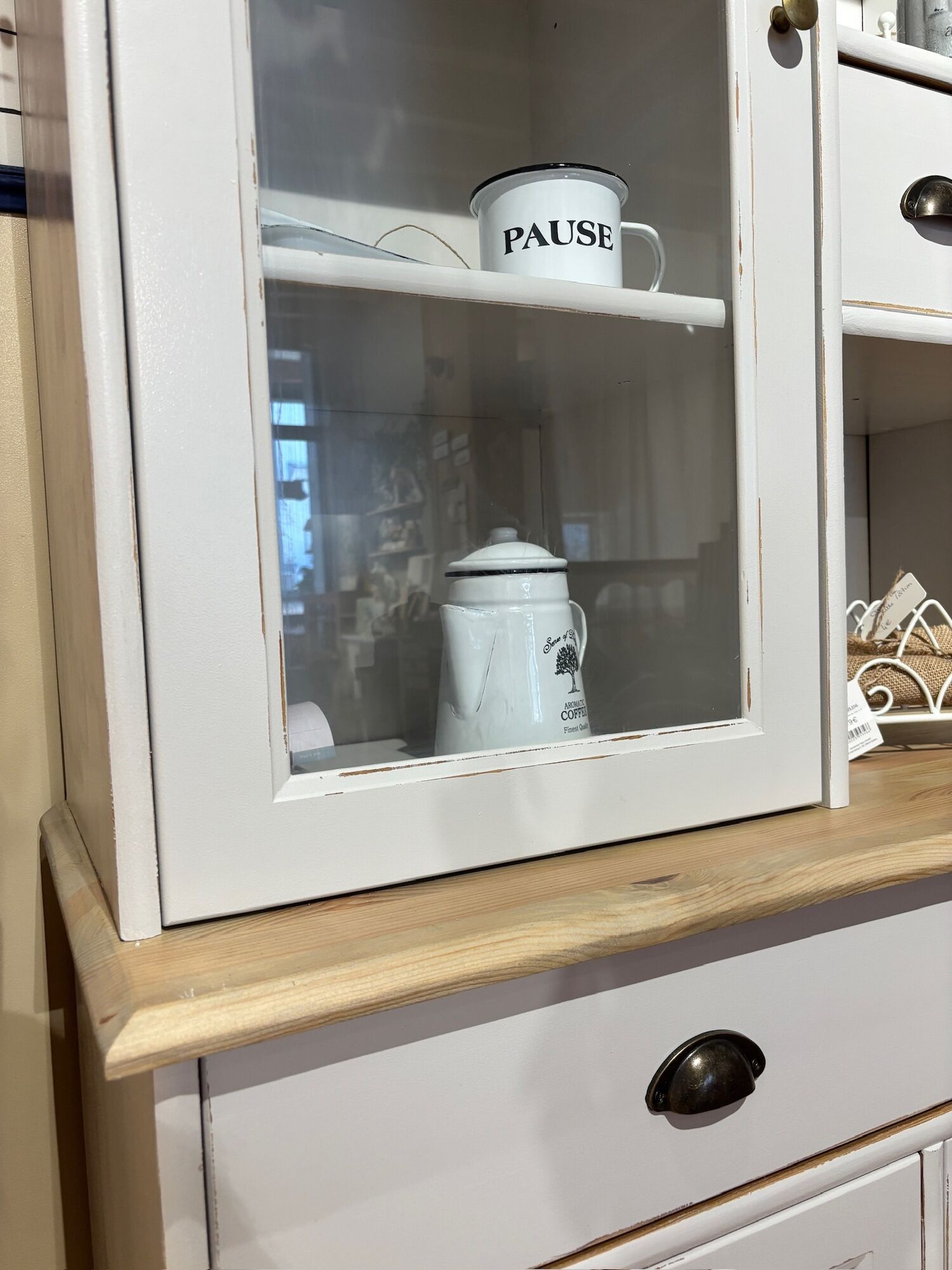 Buffet vitré en pin relooké