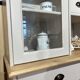 Buffet vitré en pin relooké