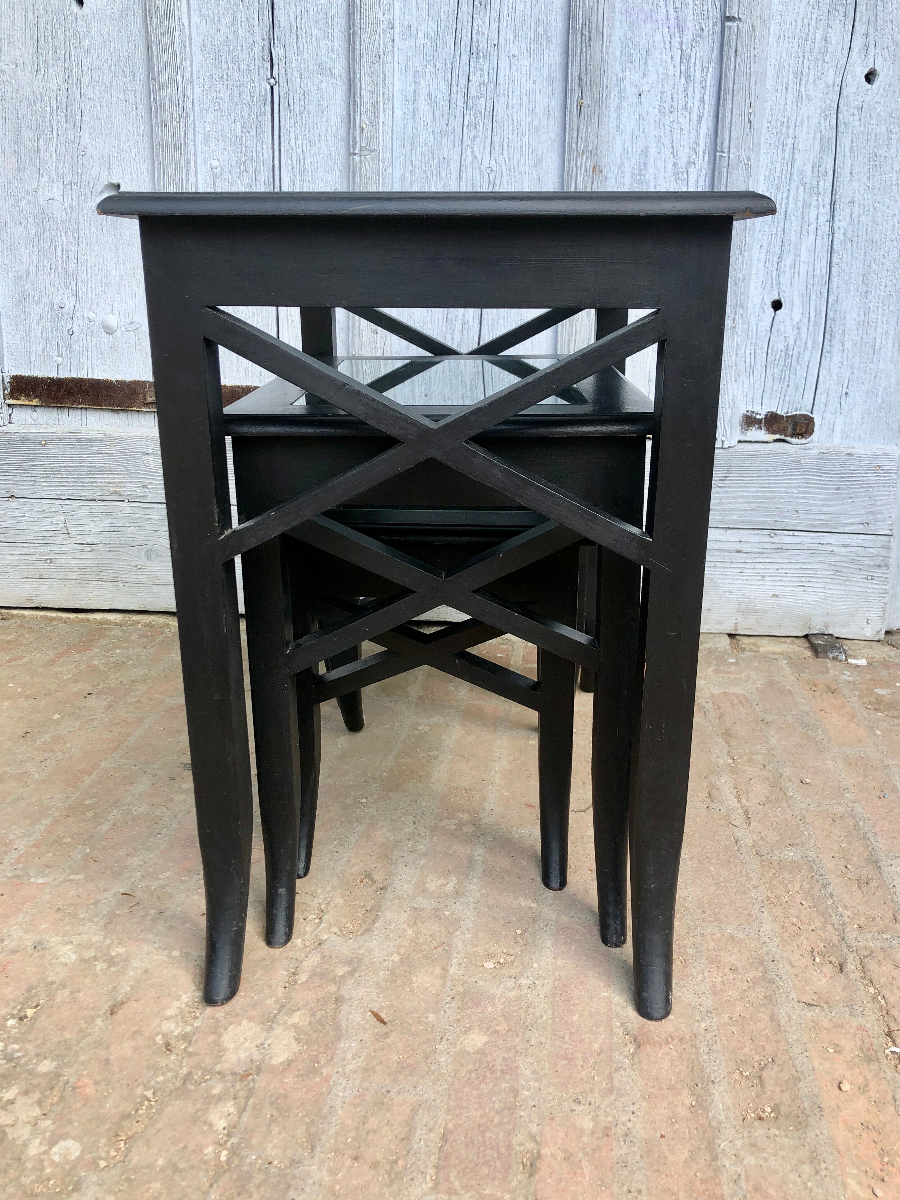 Set de 3 tables gigognes en verre et bois noir