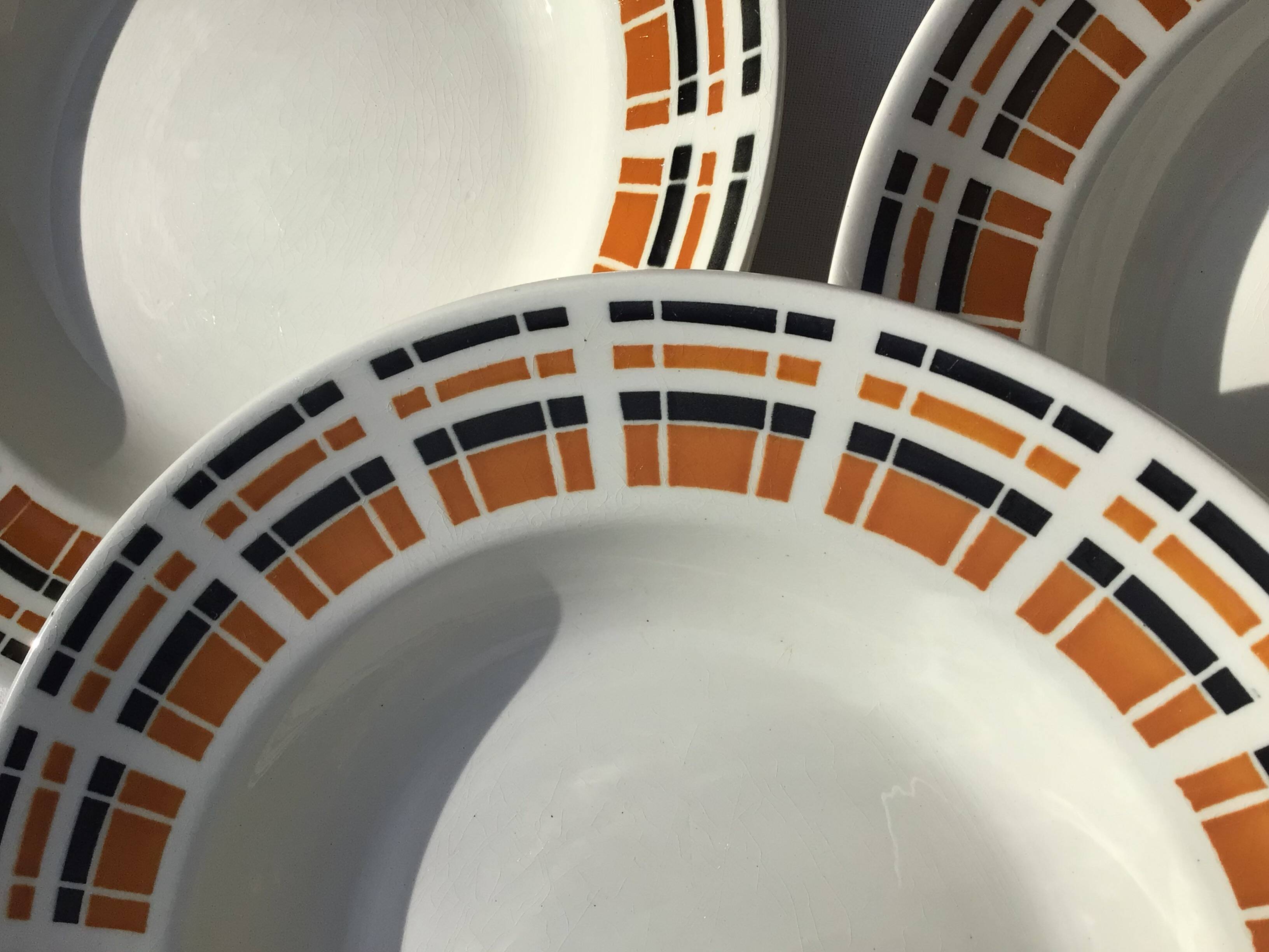 5 Badonviller red and black Scottish soup plates