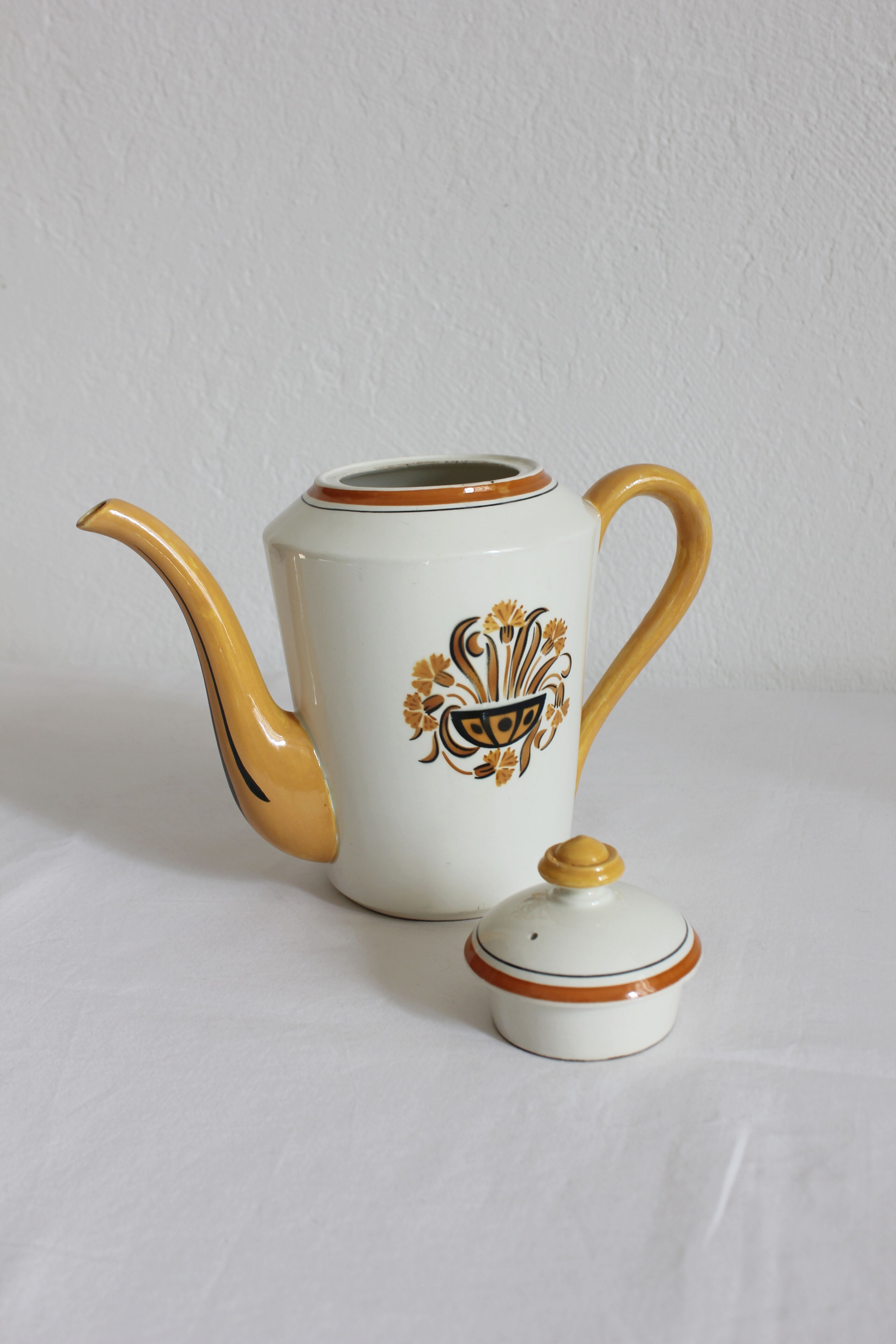 Cafetière ou théière "oeillets" creil et montereau xixe