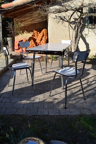 Set of table and four chairs formica