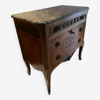 Commode pieds galbes marqueterie et marbre et garnitures