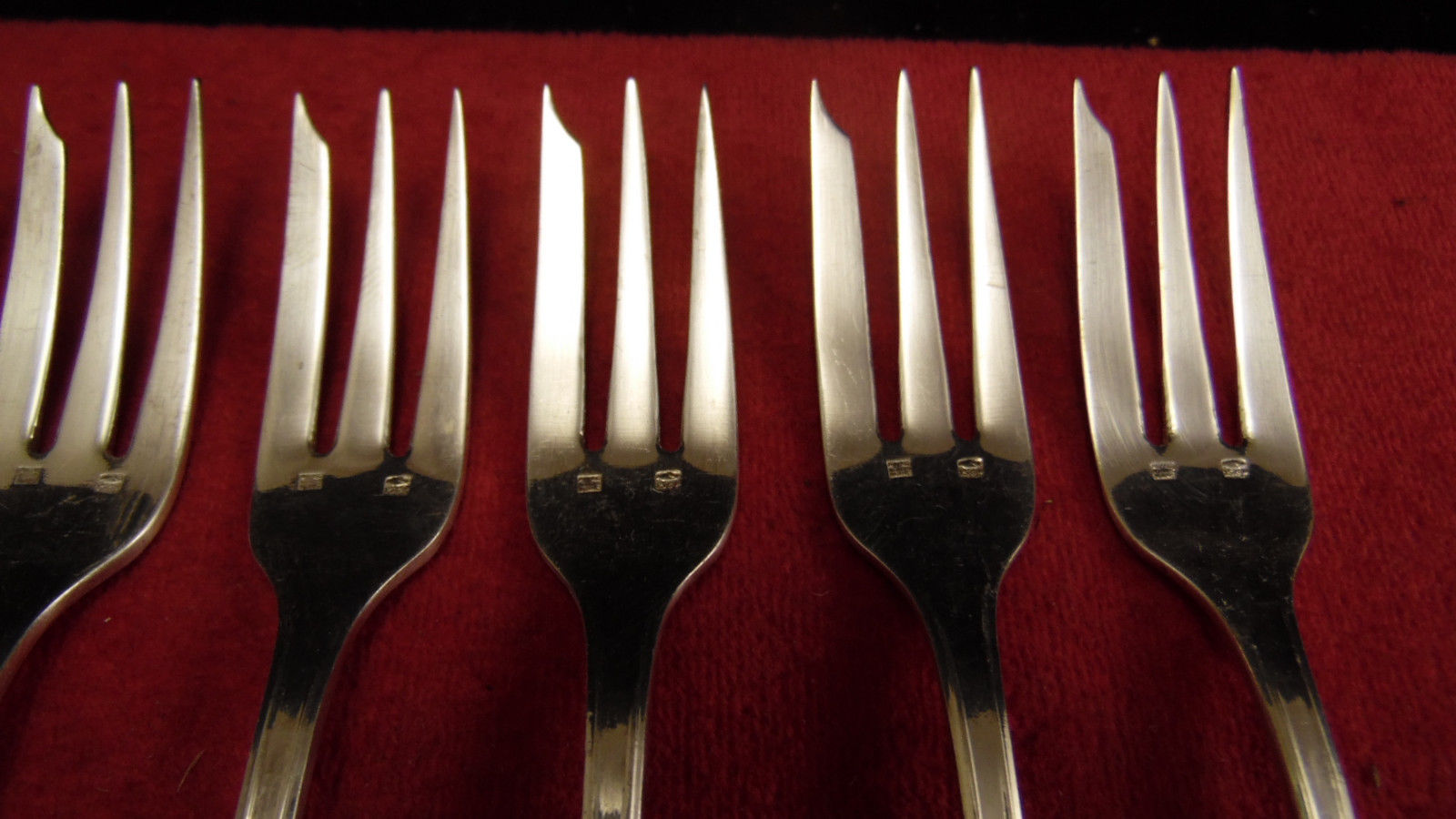 Service has a silver metal dessert SFAM art deco model in beautiful shiny case