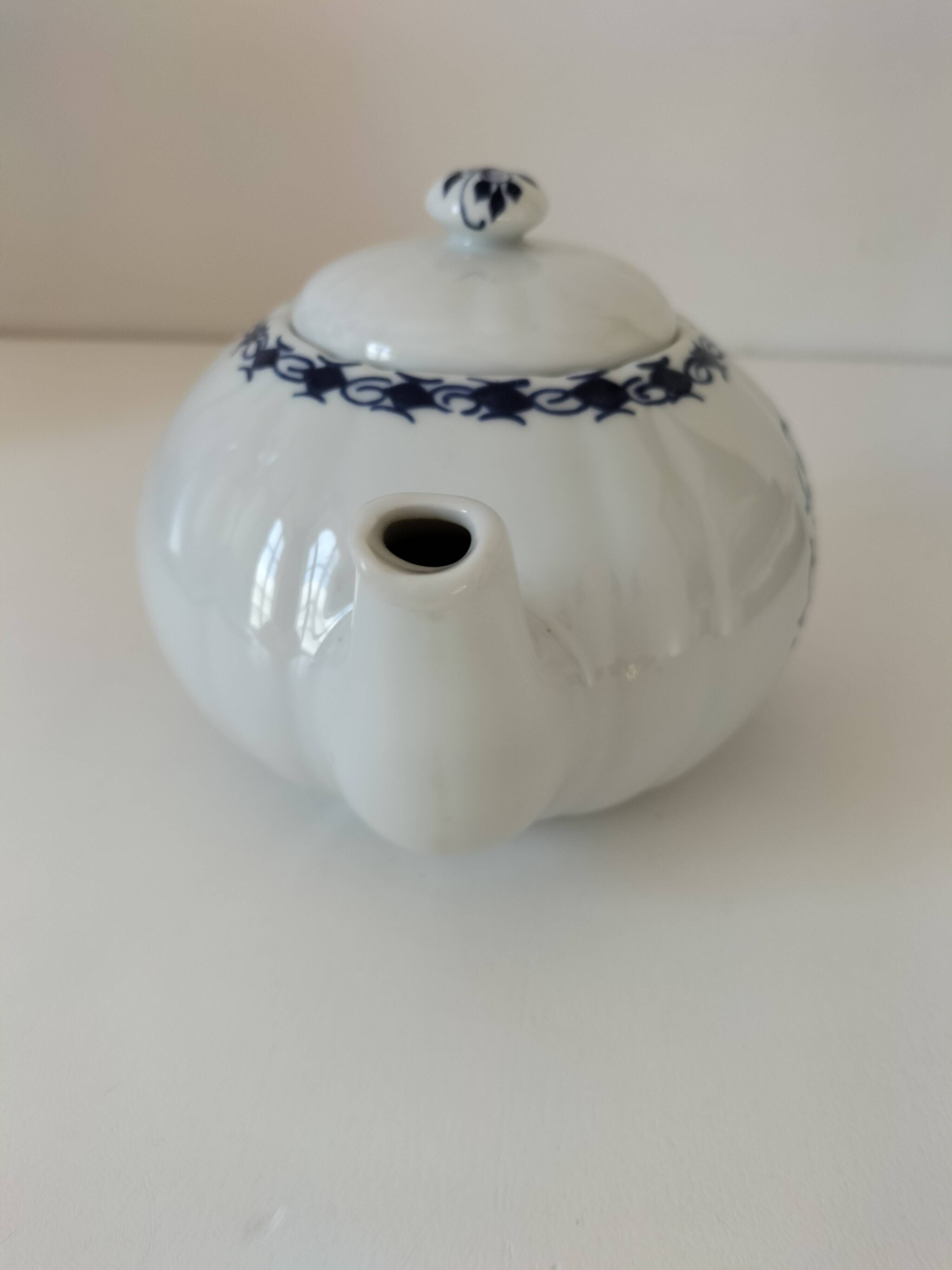 Porcelain teapot Jacques Cœur – Palanquin model