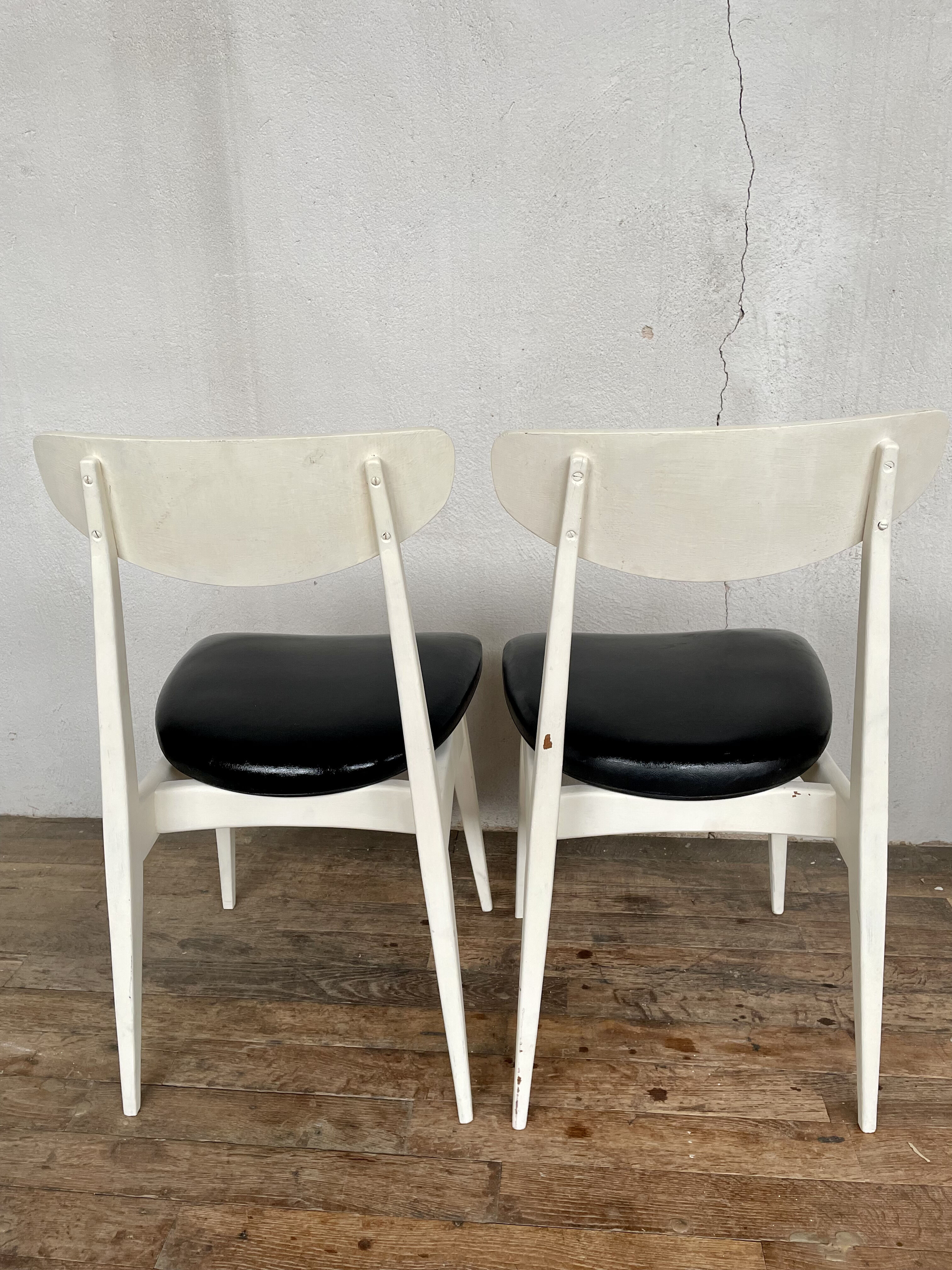 Series of 4 white and black Scandinavian chairs Ingrid from Stella 1960.