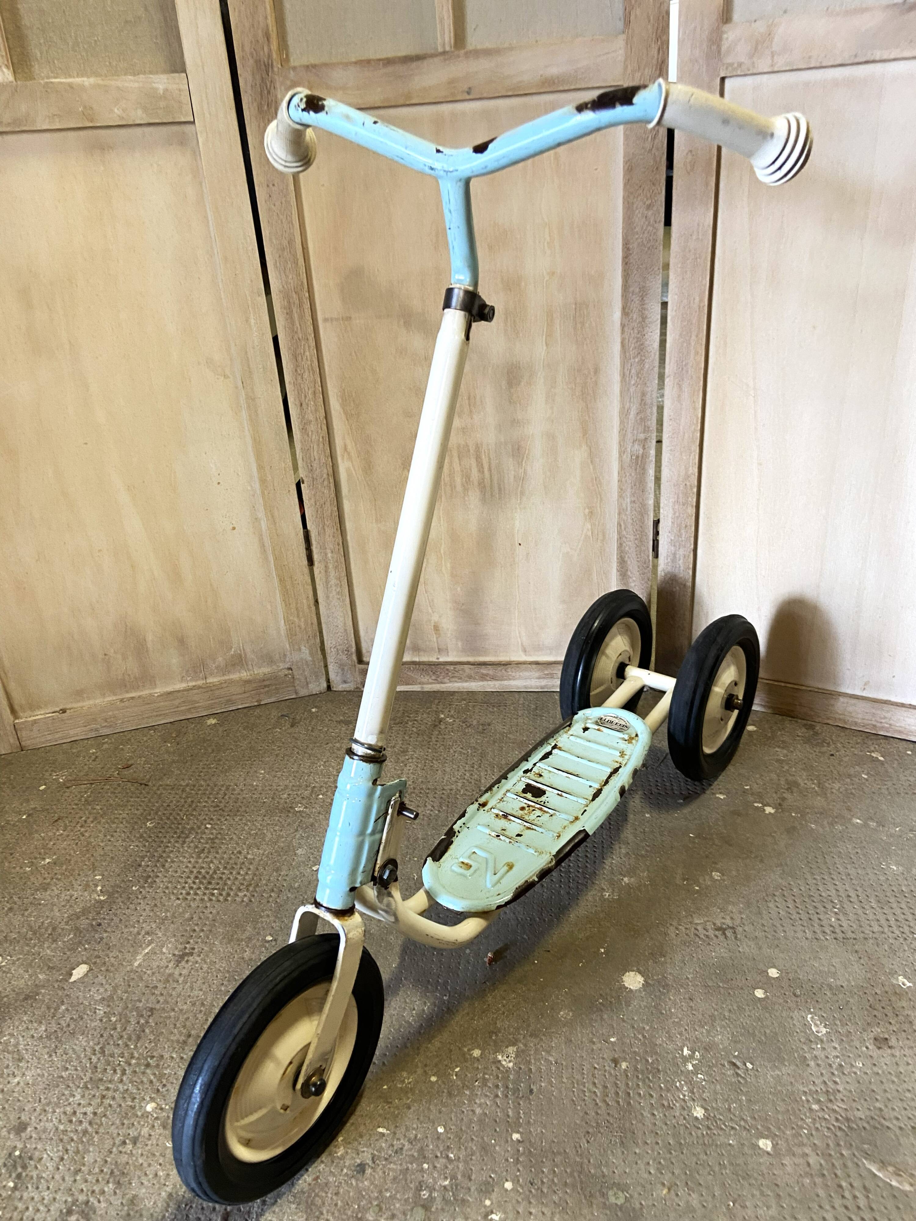Vintage 3-wheel scooter nordy made in france antique collector's toy