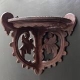 Tablette murale d’angle sculptée