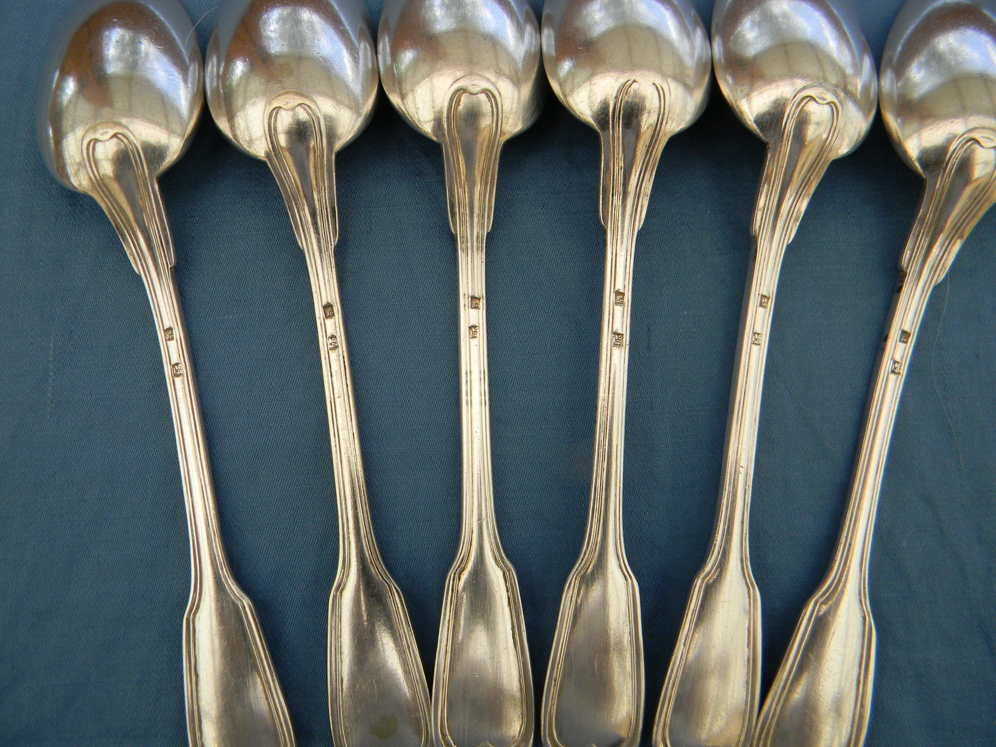 Set of 6 teaspoons in silver metal.