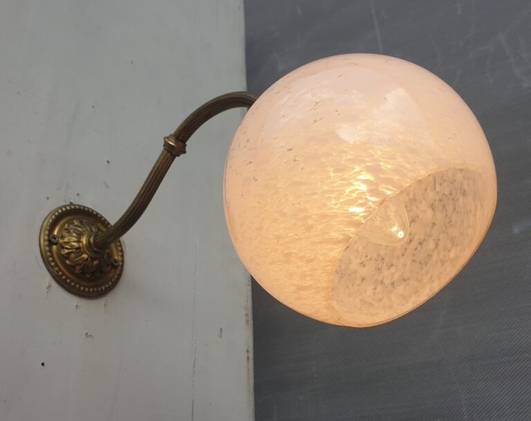 Brass wall lamp and cloudy glass Clichy art deco