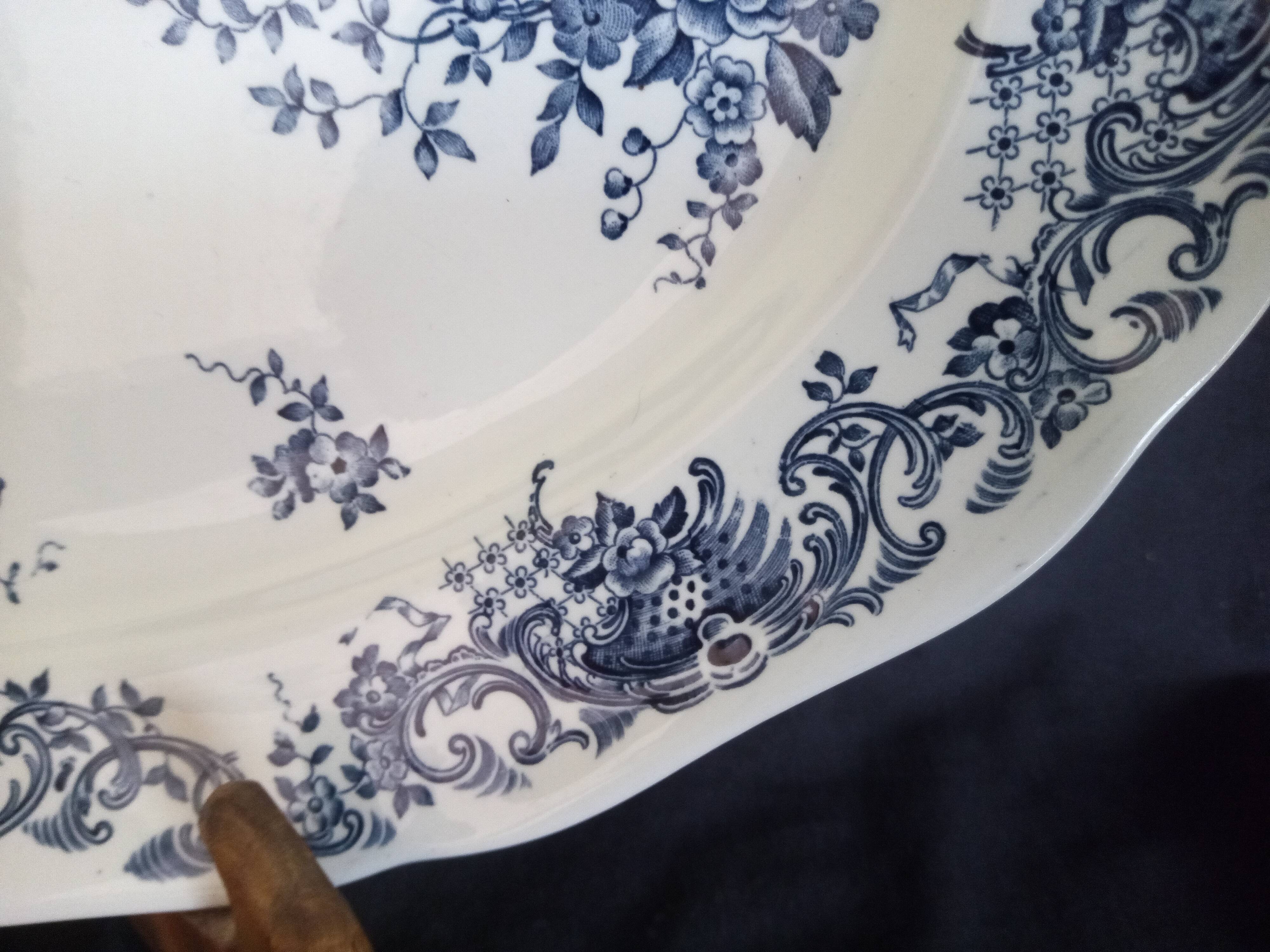 Plat de forme ovale en porcelaine Villeroy & Boch, modèle "Valeria"