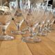 8 verres à pied anciens en verre gravé